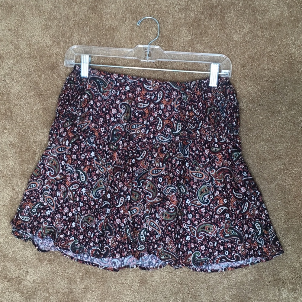 BRAND NEW PATTERNED SKIRT